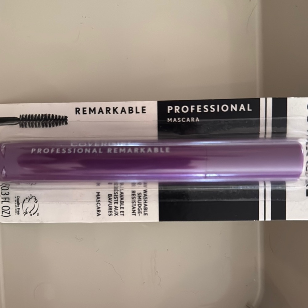 COVERGIRL Professional Remarkable Mascara in Vibrant Purple